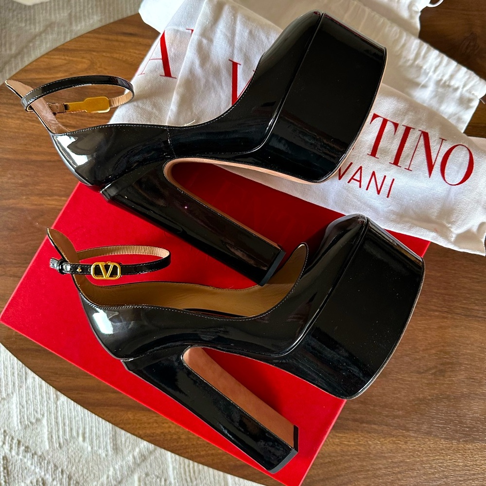 Authentic VALENTINO GARAVANI TAN-GO PLATFORM PATENT LEATHER 155MM